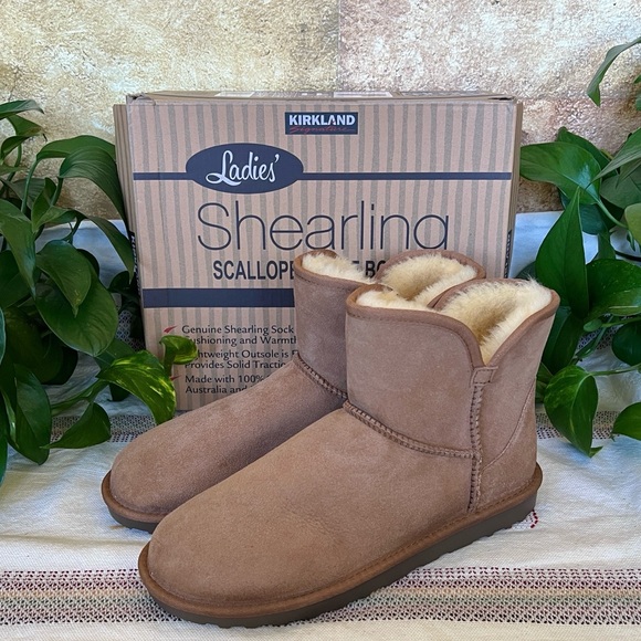 NEW Kirkland Signature Shearling Fur Scalloped Edge Chestnut Tan Winter Boots - Picture 1 of 16